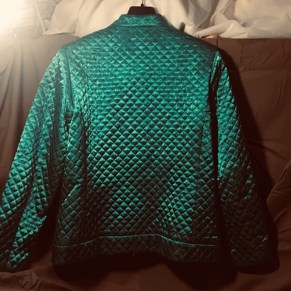 Stunning green color jacket! - Picture 7 of 8